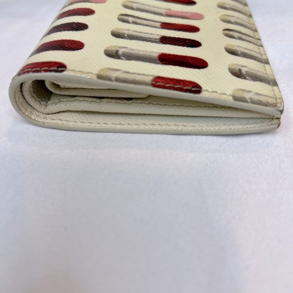 EUC Prada Saffiano Print Lipstick Print Bi-Fold Wallet White Dis - Picture 4 of 9